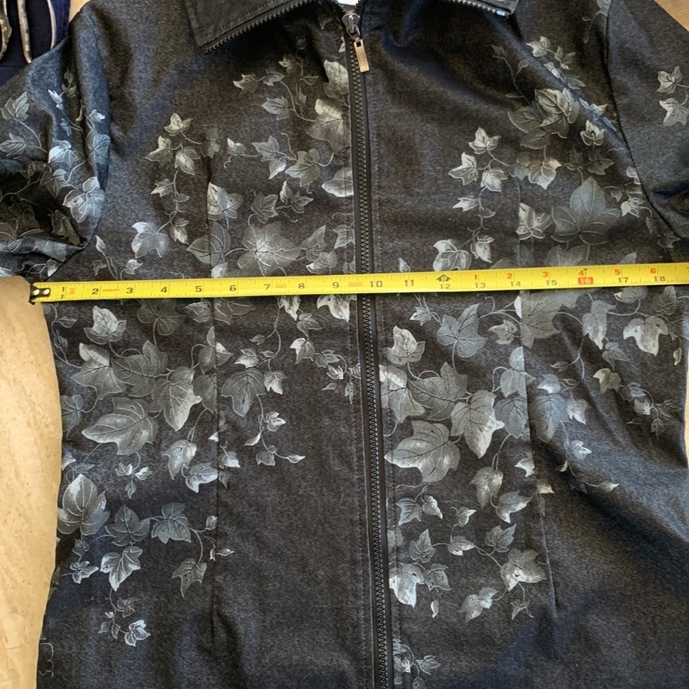CLARA S by CLARA SUNWOO Grey denim jacket, light weight, stencil leaves. S - Picture 13 of 16